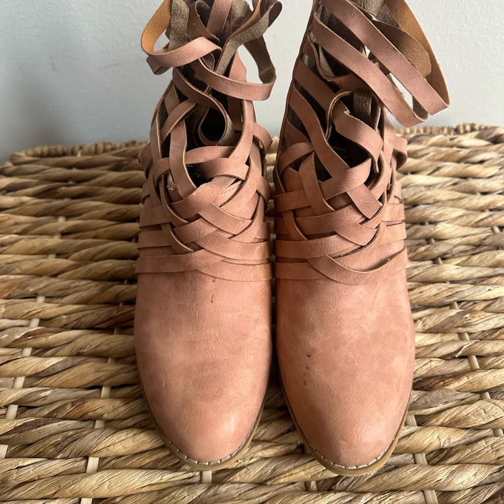 Tan Lace Up Boots with Pointed Toe and Matte Finish